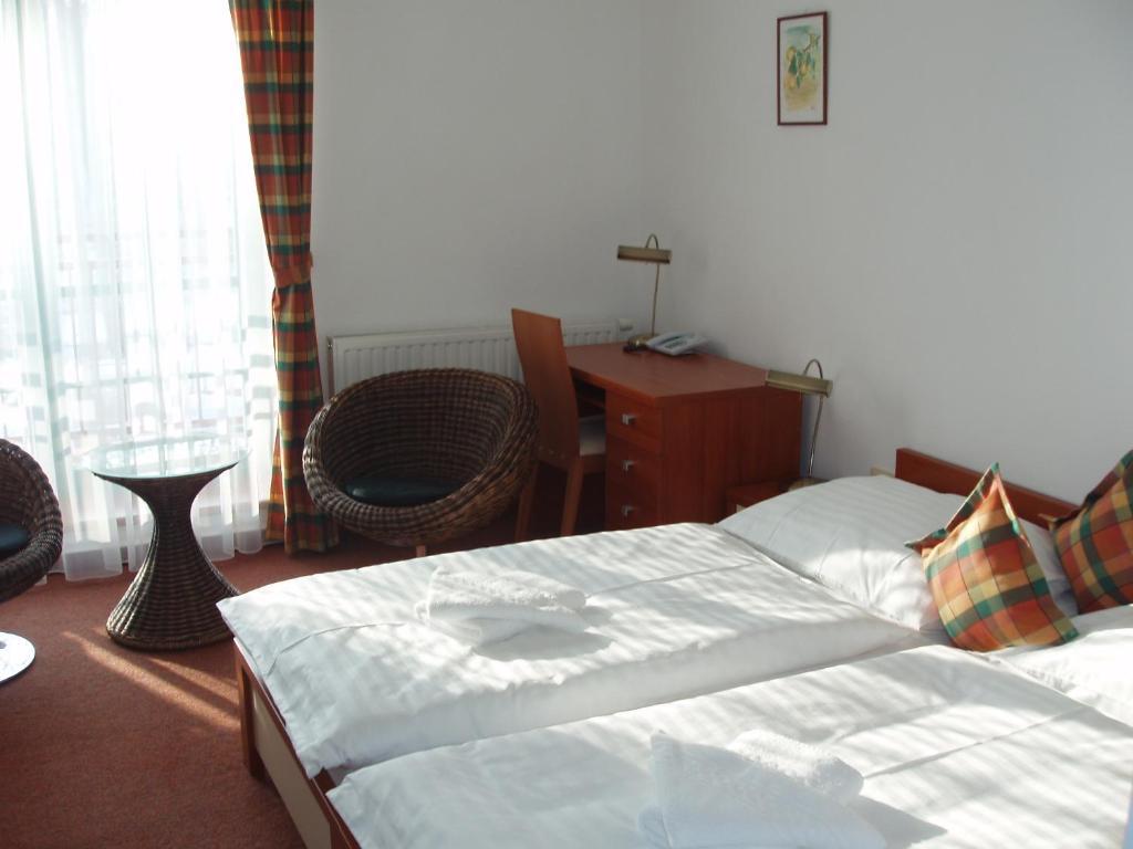 Hotel Loucky Litvínov Quarto foto